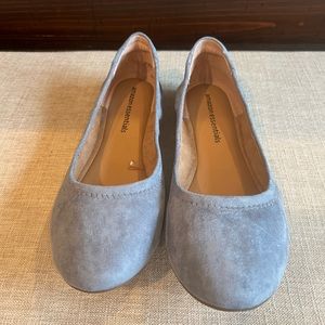 Amazon essentials light blue flat